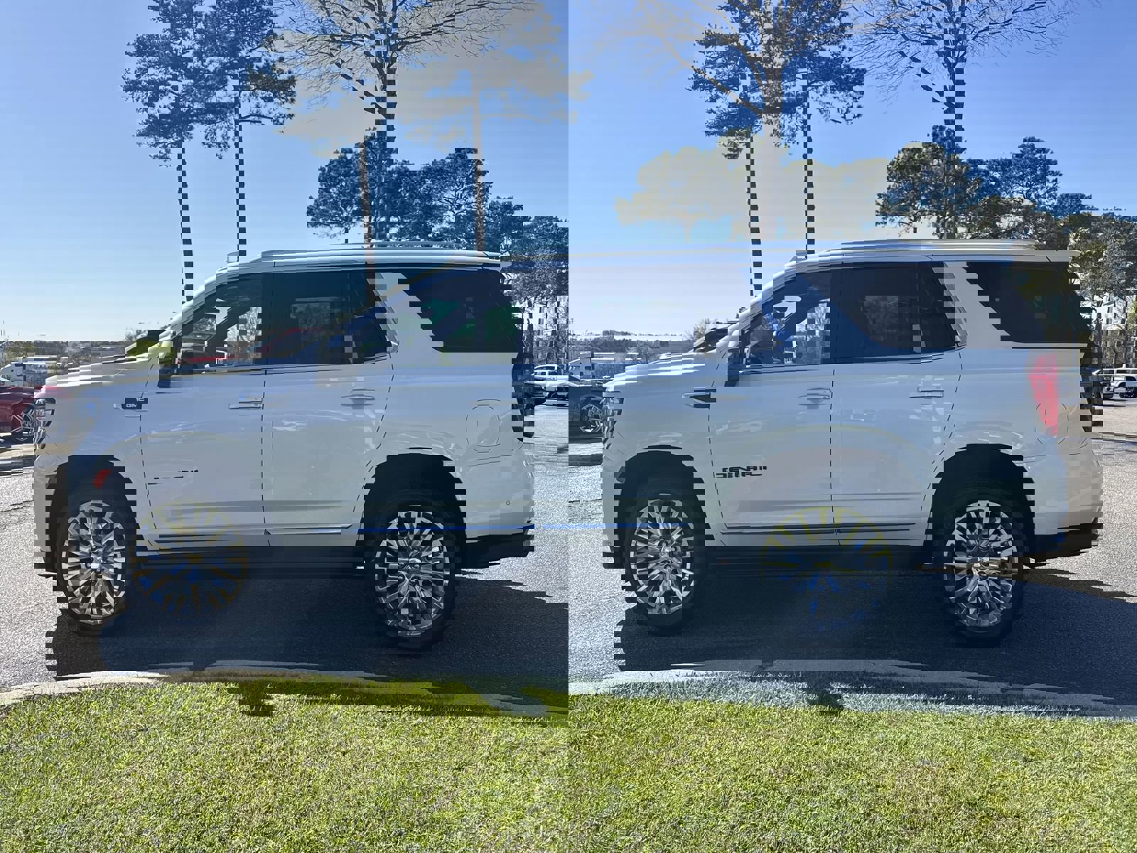 Used 2023 GMC Yukon Denali w/ Denali Reserve Package image 7