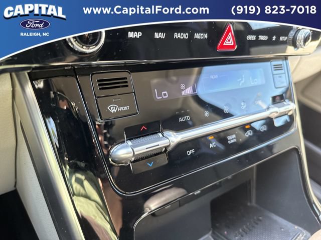 Used 2024 Kia Carnival EX FWD image 29