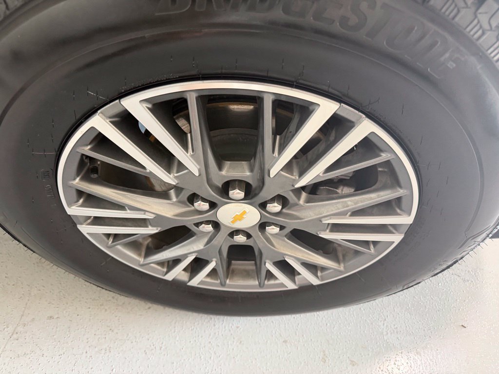 Used 2025 Chevrolet Traverse LT FWD image 11