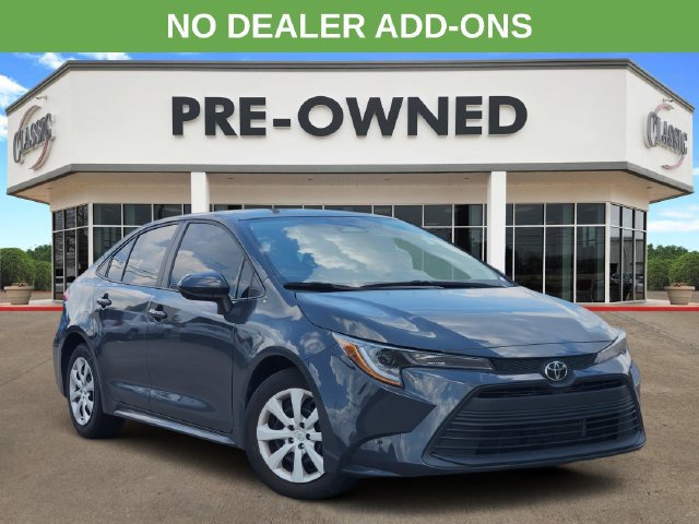 Used 2025 Toyota Corolla LE FWD image 1