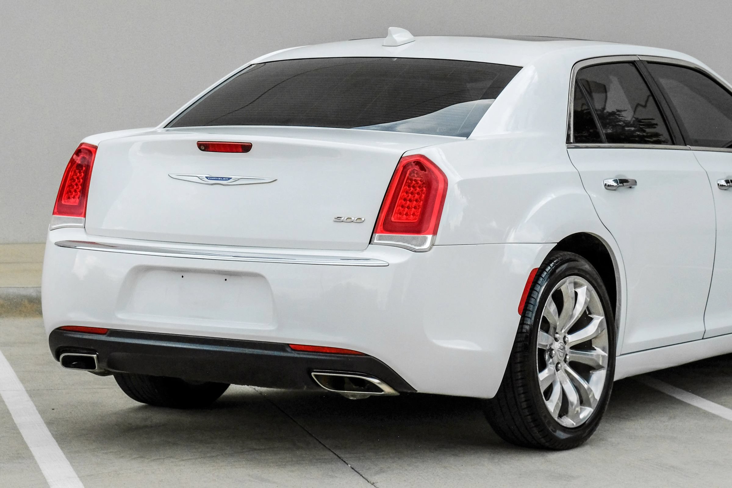 Used 2020 Chrysler 300 Limited RWD image 11