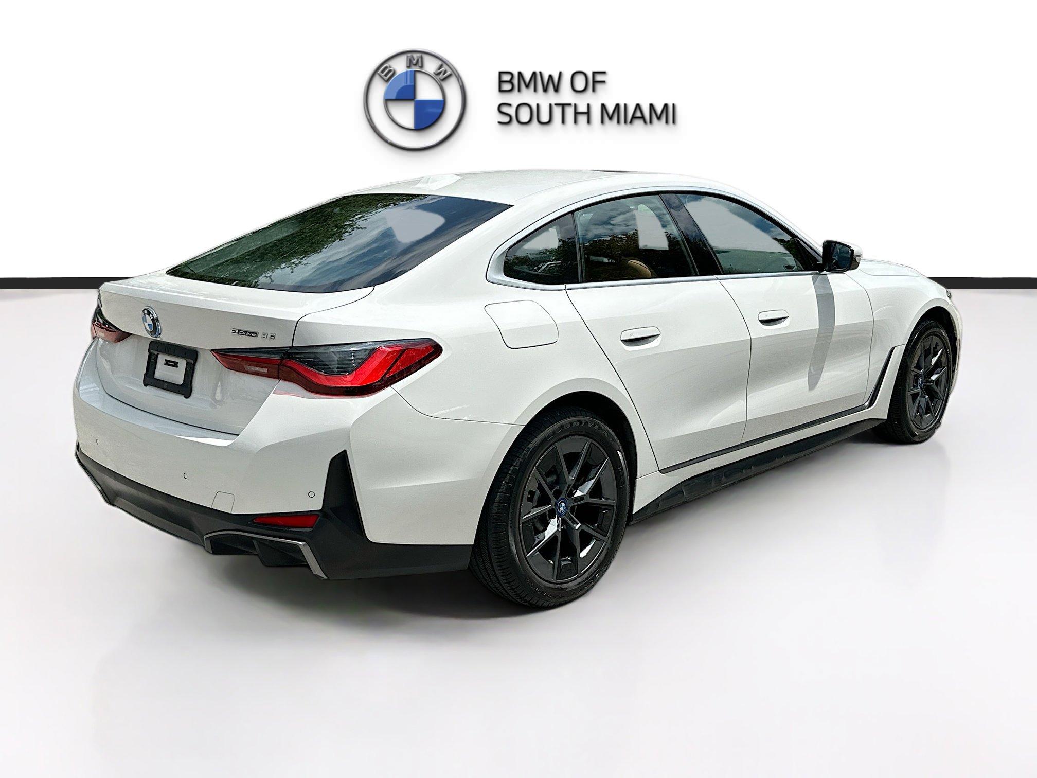 Used 2023 BMW i4 eDrive35 RWD image 7