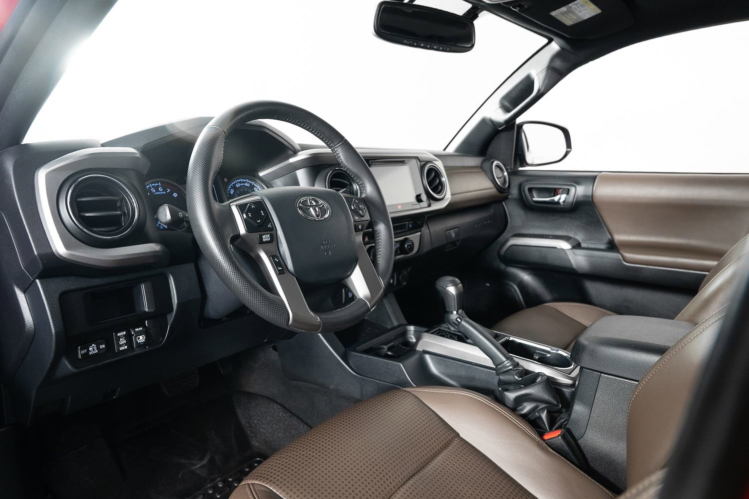 Used 2017 Toyota Tacoma Limited image 12