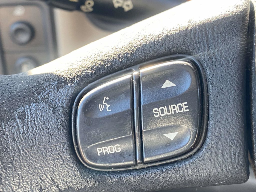 Used 2005 GMC Sierra 2500 SLT w/ Heavy-Duty Power Package AWD/4WD image 32