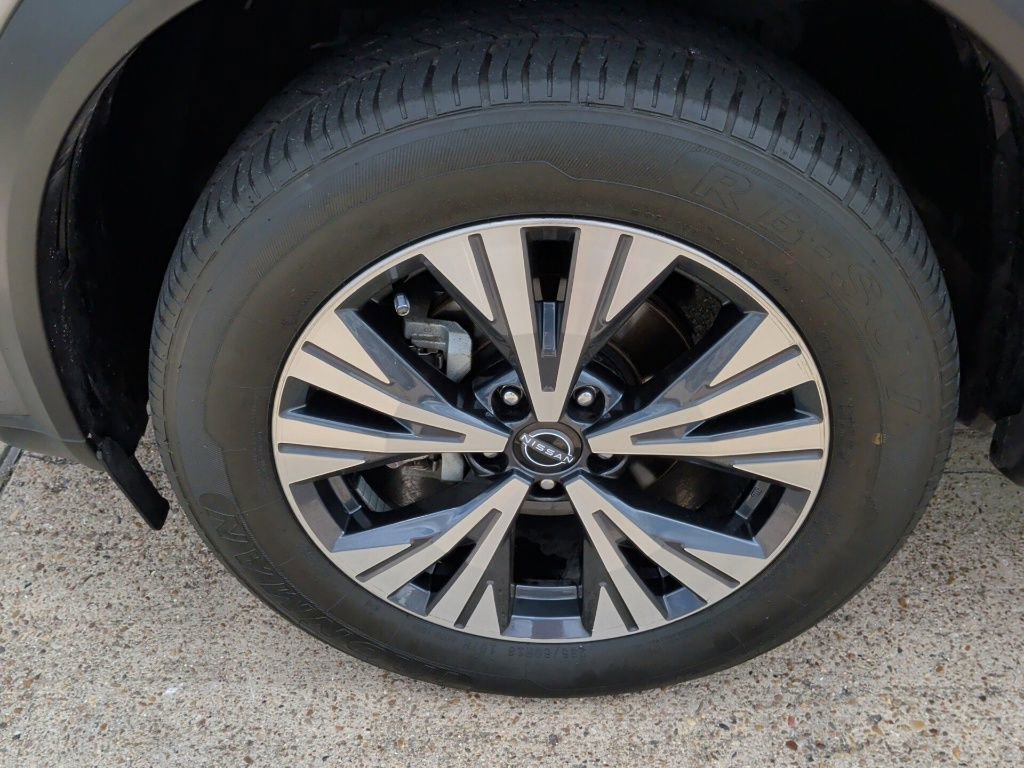 Used 2023 Nissan Rogue SV image 29
