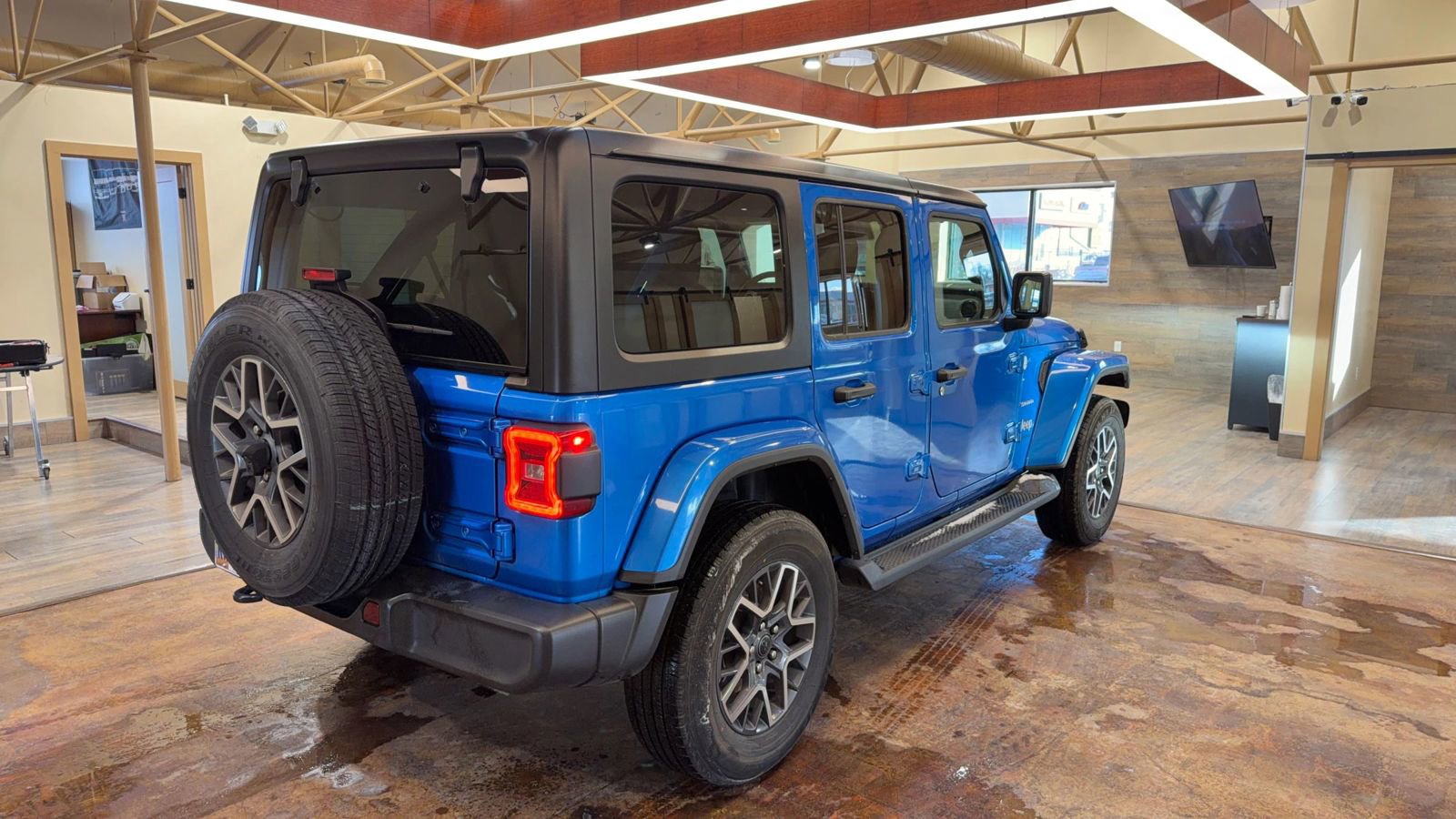Used 2024 Jeep Wrangler Unlimited Sahara image 4