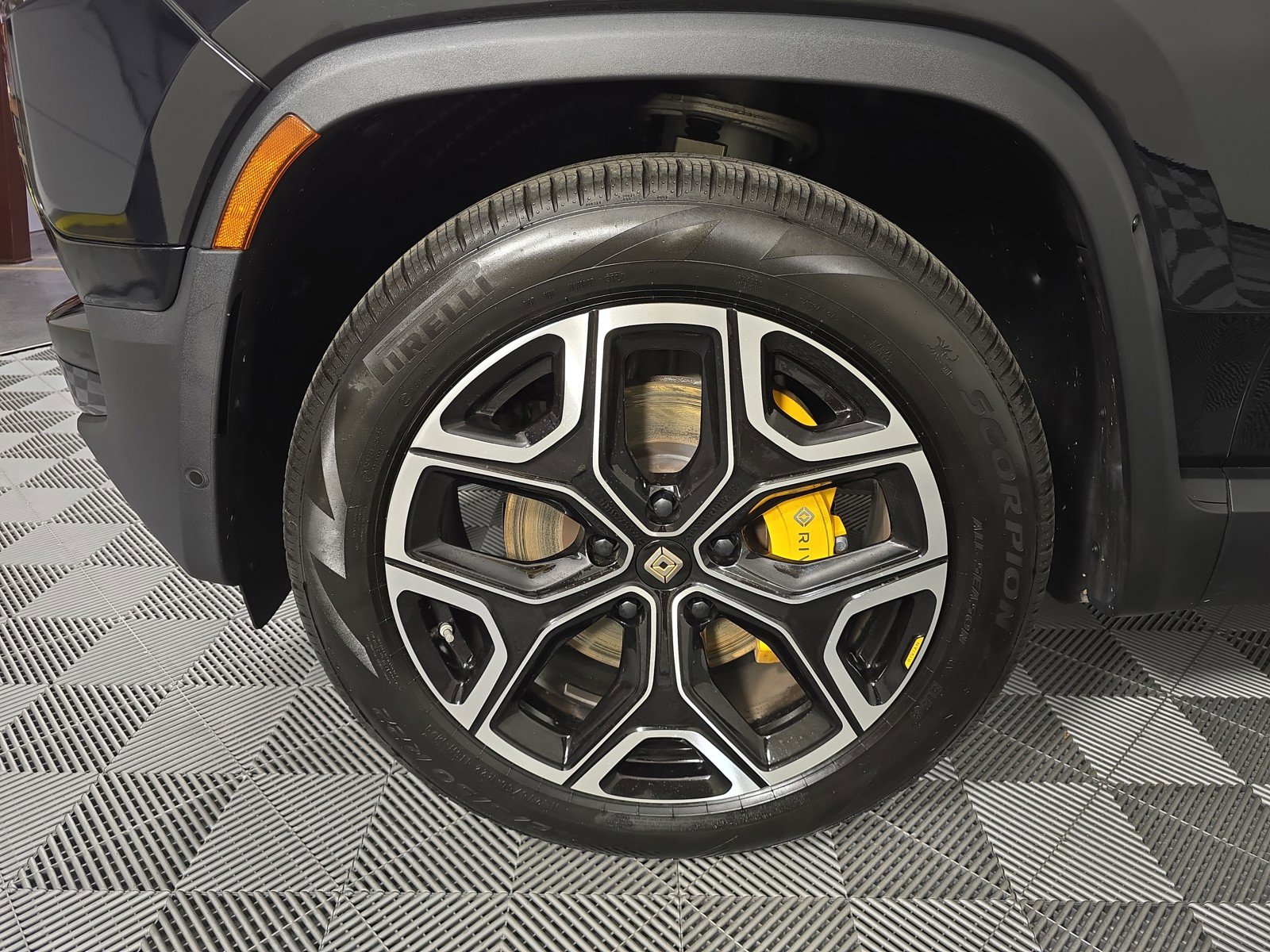 Used 2022 Rivian R1S Launch Edition image 9