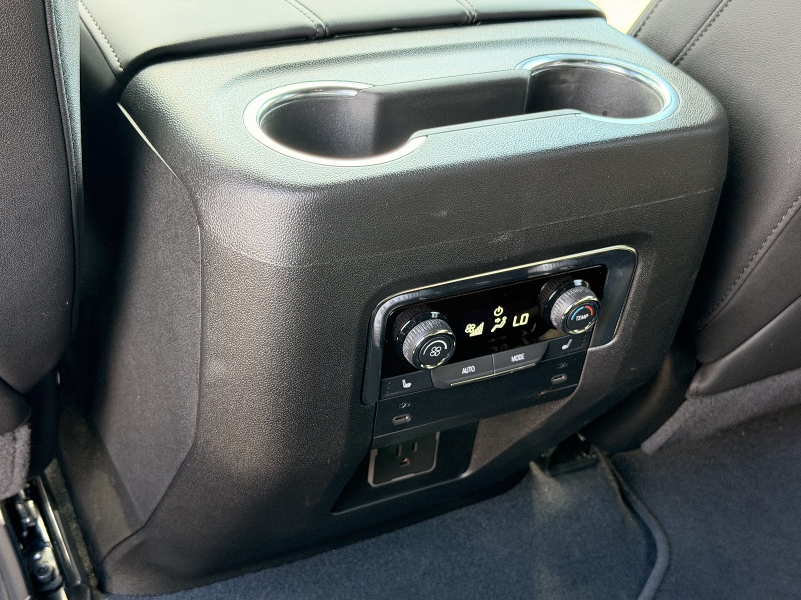 Used 2026 Chevrolet Tahoe LT w/ Comfort Package RWD image 37