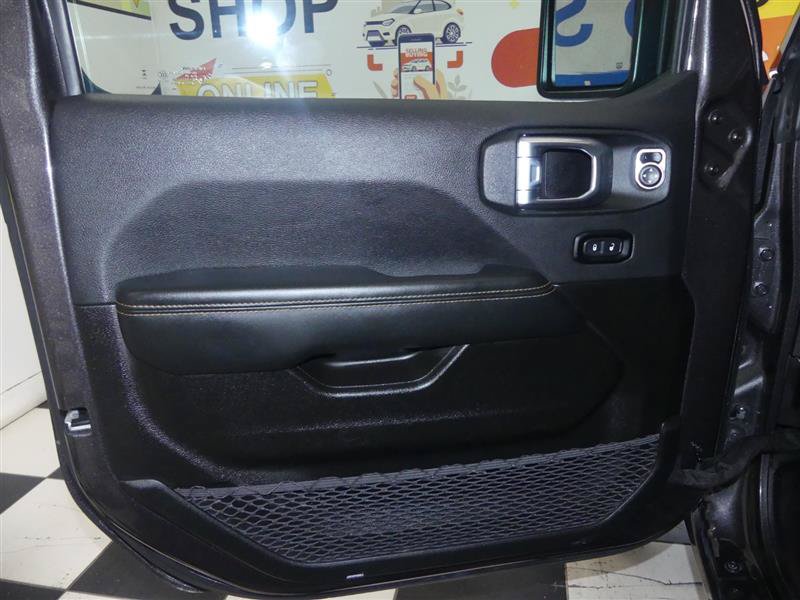 Used 2025 Jeep Wrangler Unlimited Sahara AWD/4WD image 24