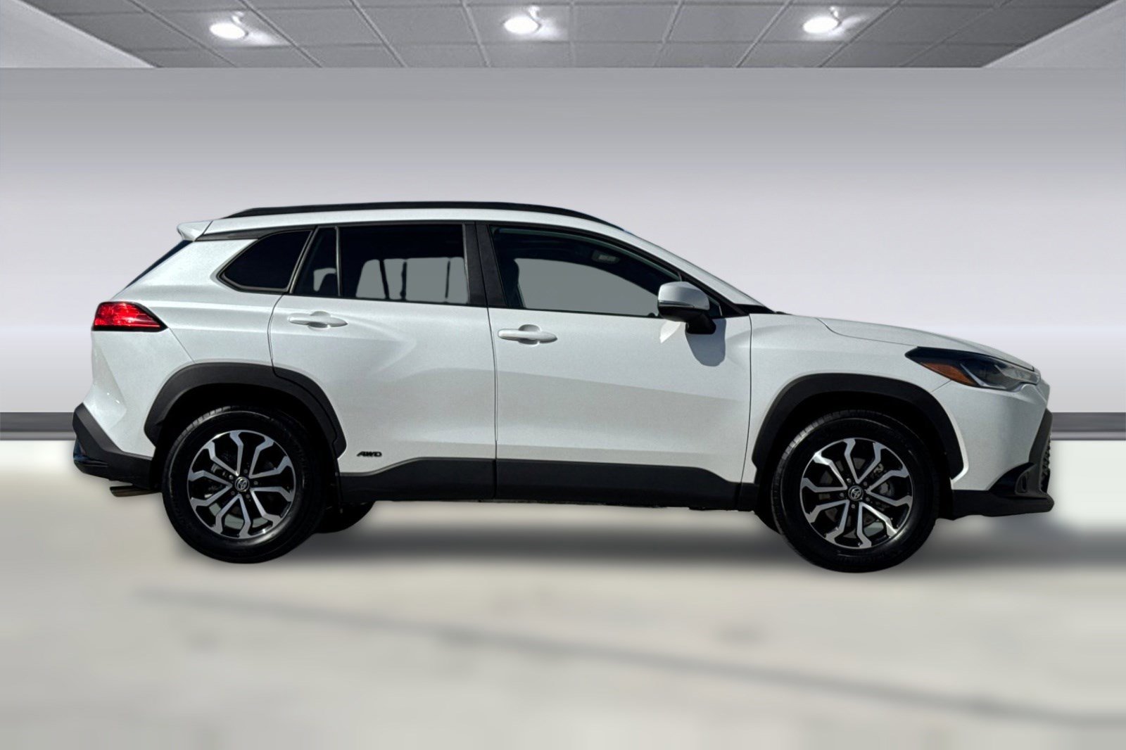 Used 2024 Toyota Corolla Cross SE w/ Moonroof Package image 2