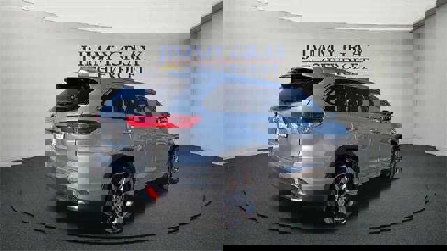 Used 2019 Toyota Highlander Limited Platinum image 3