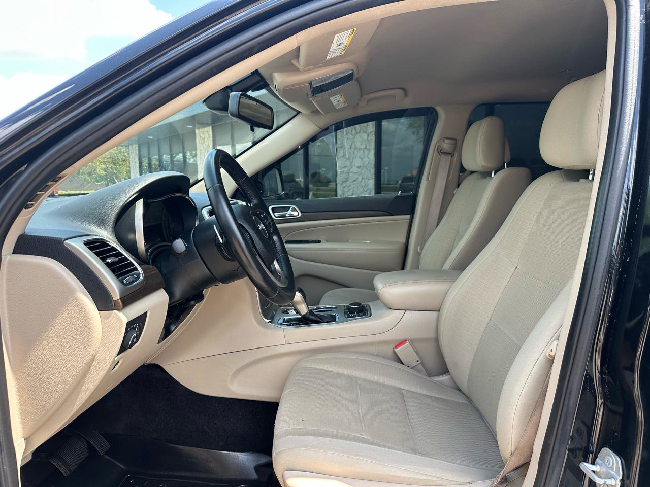 Used 2016 Jeep Grand Cherokee Laredo w/ Quick Order Package 23E AWD/4WD image 2