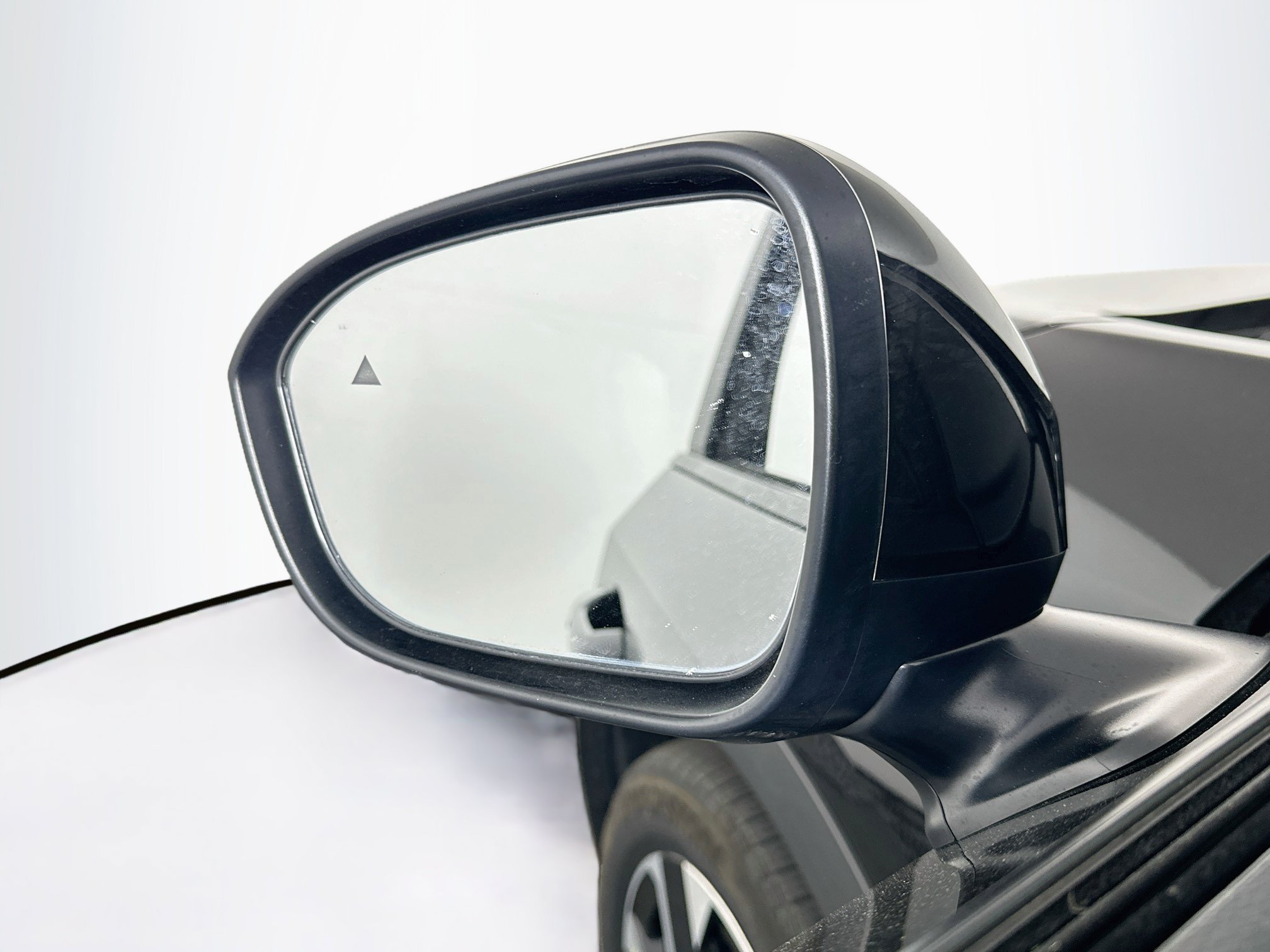 Used 2025 Nissan Kicks SV AWD/4WD image 16