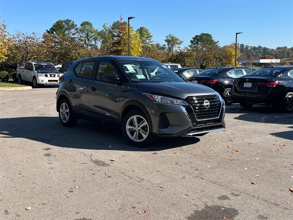 New 2025 Nissan Kicks Play S image 2