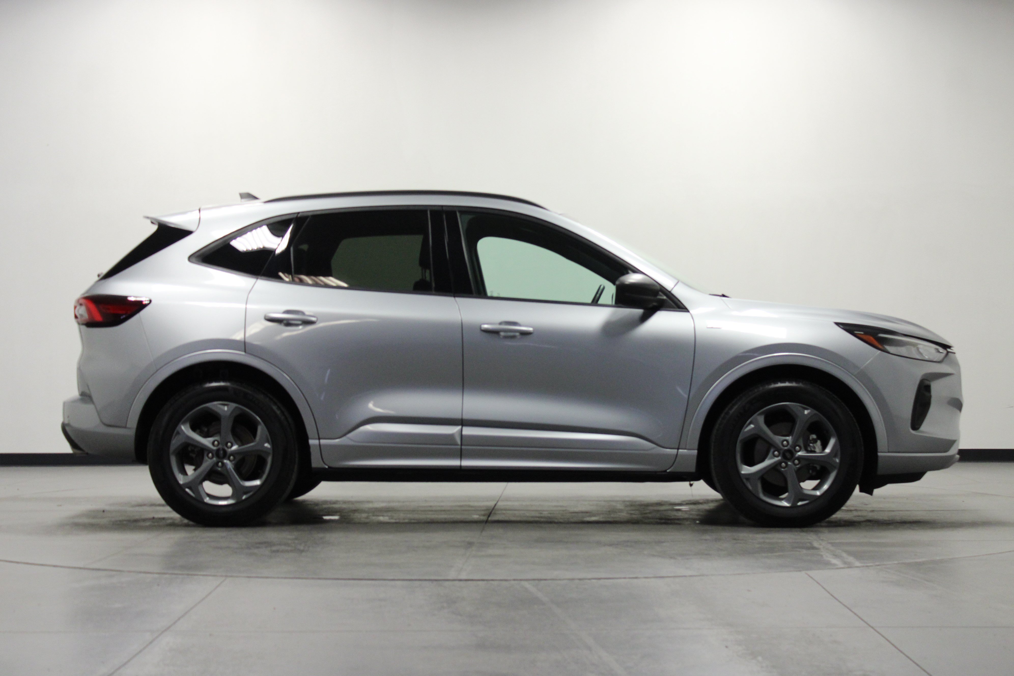 Used 2024 Ford Escape ST-Line w/ Tech Pack #1 FWD image 3