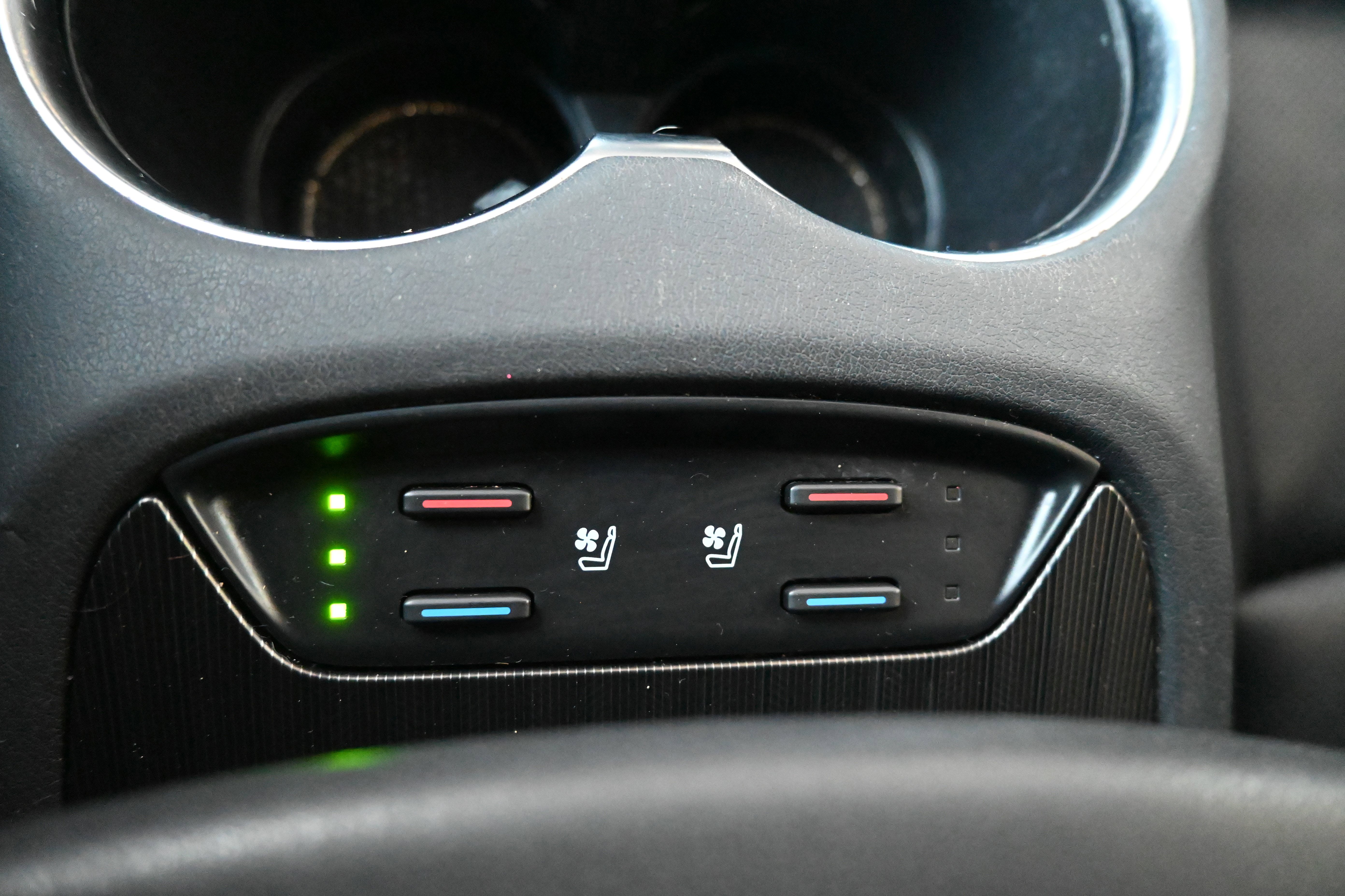 Used 2021 Toyota Venza XLE w/ Softex Package image 31