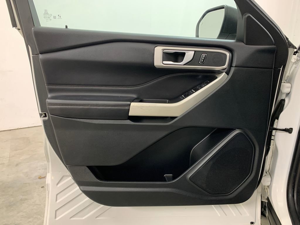 Used 2022 Ford Explorer XLT image 6