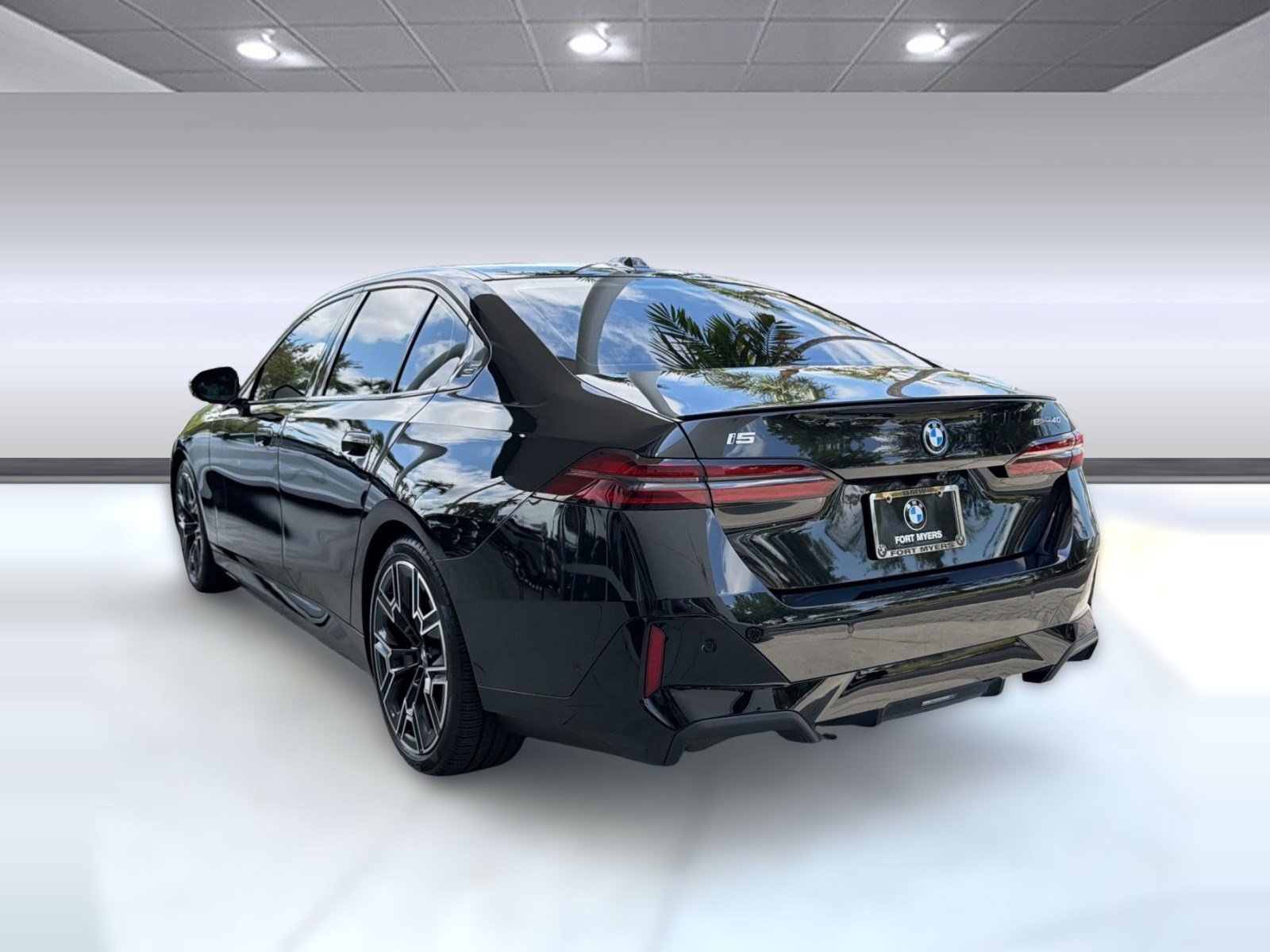Used 2026 BMW i5 eDrive40 w/ M Sport Package RWD image 3