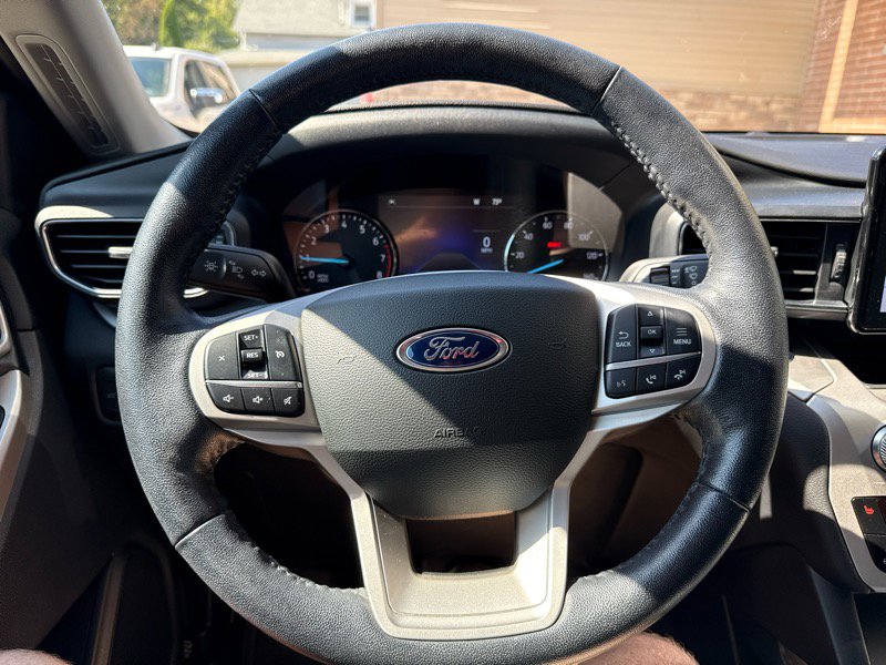 Used 2022 Ford Explorer XLT w/ Equipment Group 202A image 10