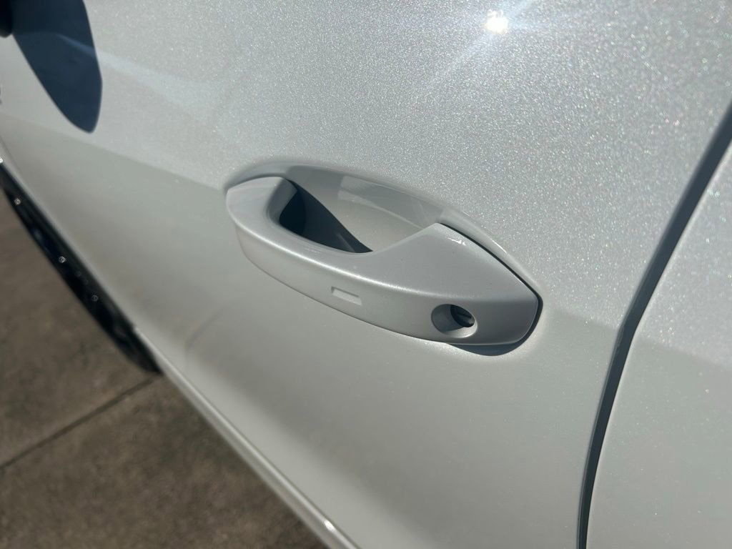 Certified 2025 Volkswagen Tiguan SE R-Line image 27