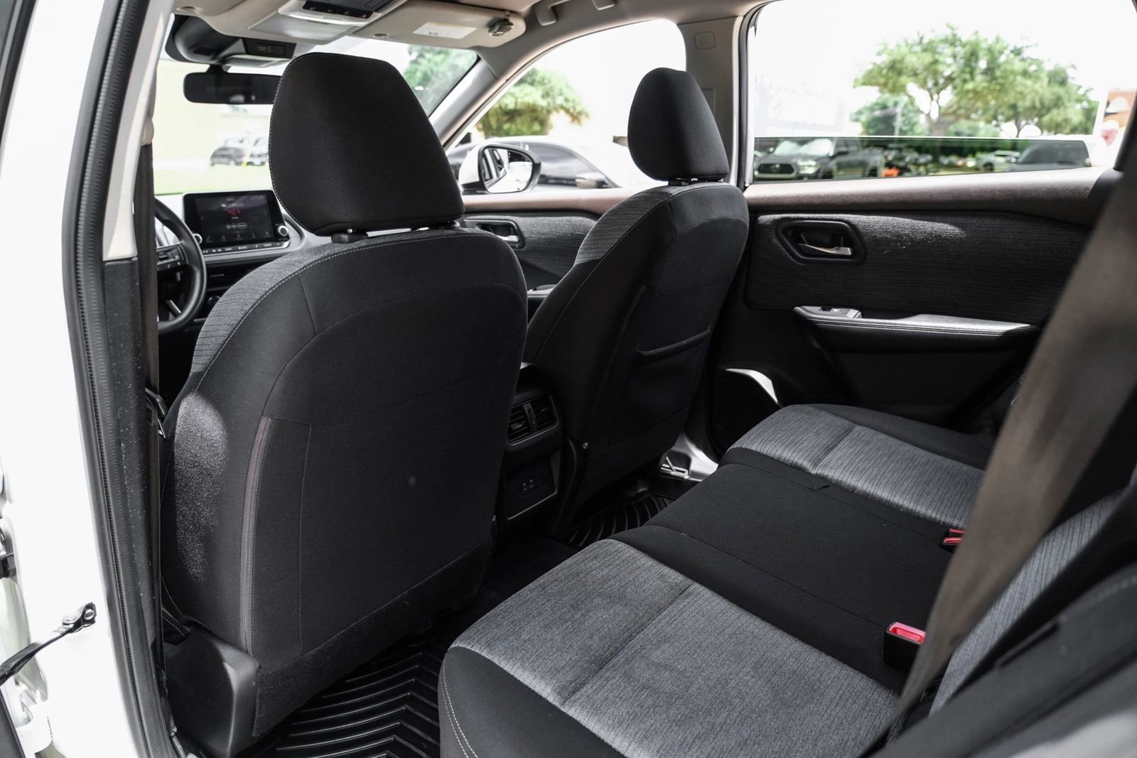 Used 2023 Nissan Rogue SV FWD image 39