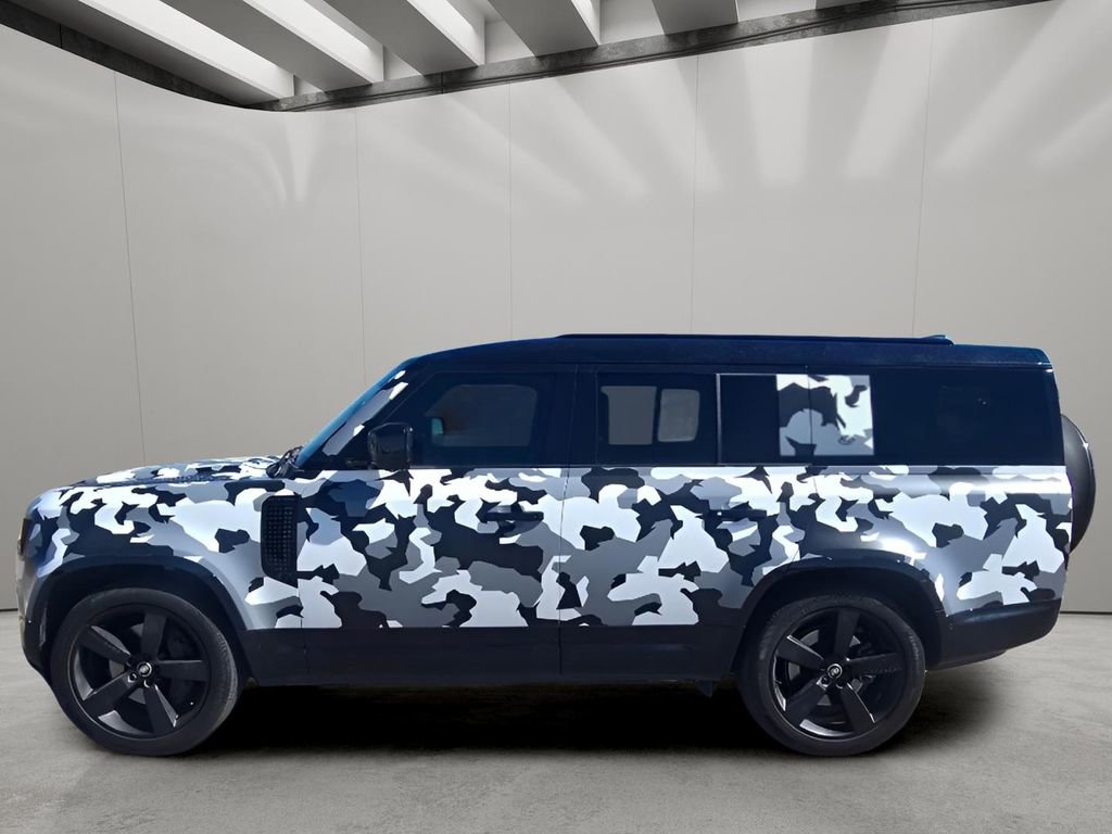 Used 2023 Land Rover Defender 130 X-Dynamic SE image 2