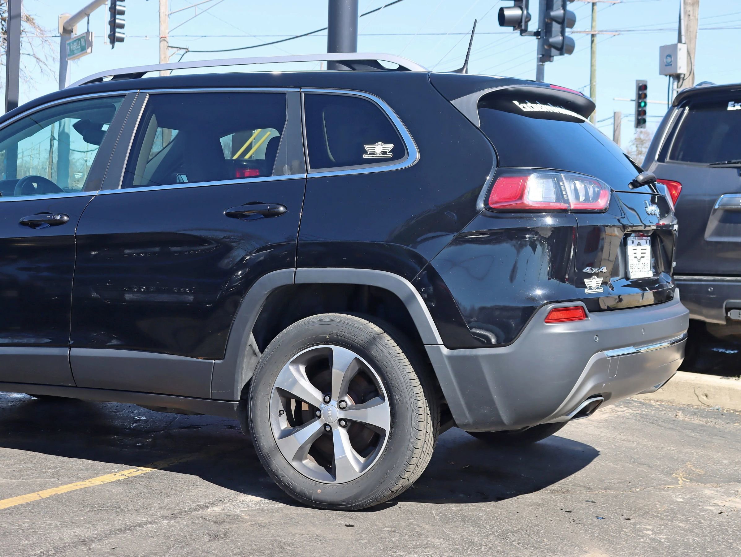 Used 2019 Jeep Cherokee Limited image 12