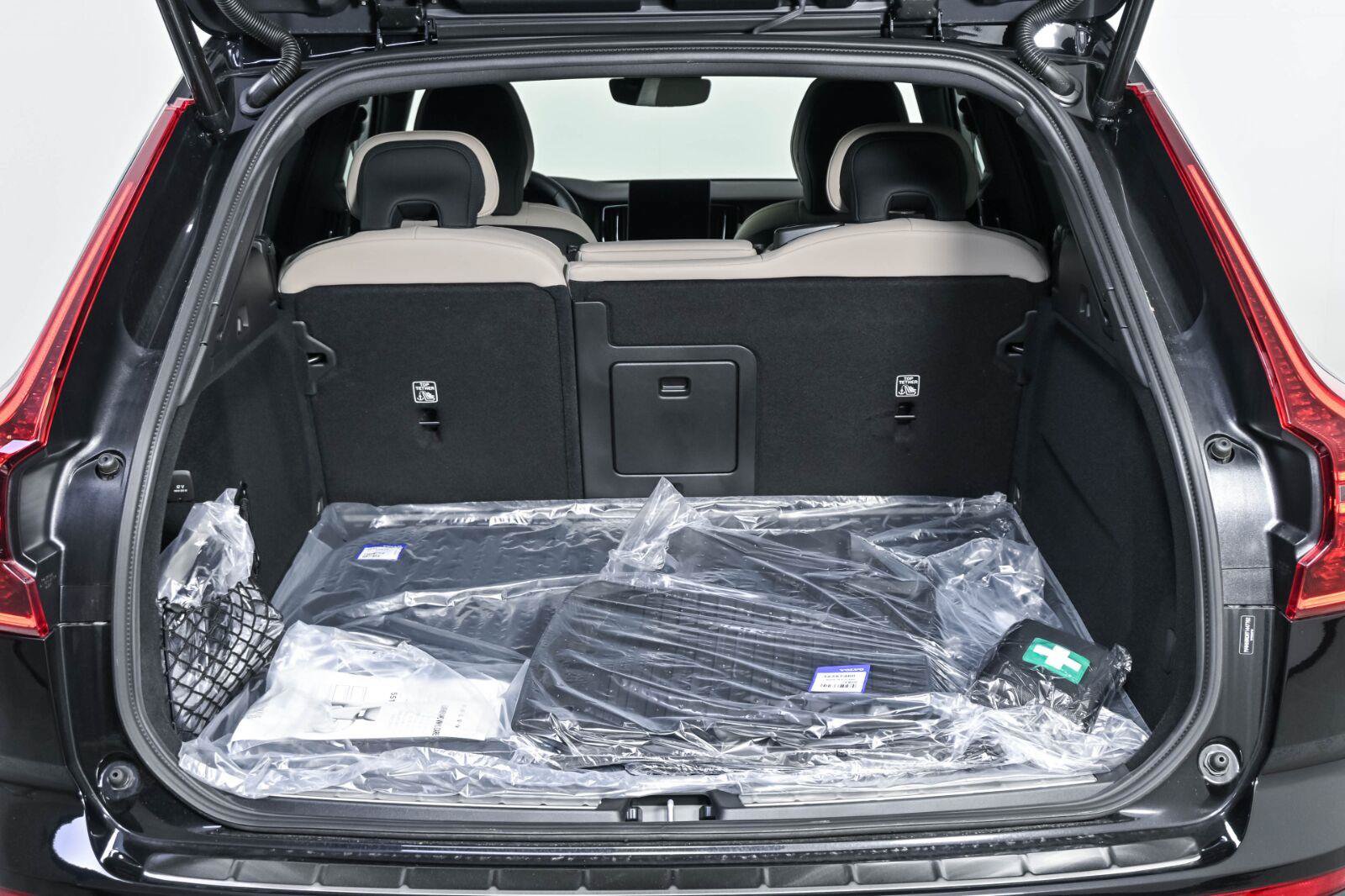 New 2026 Volvo XC60 T8 Plus w/ Protection Package Premier AWD/4WD image 30