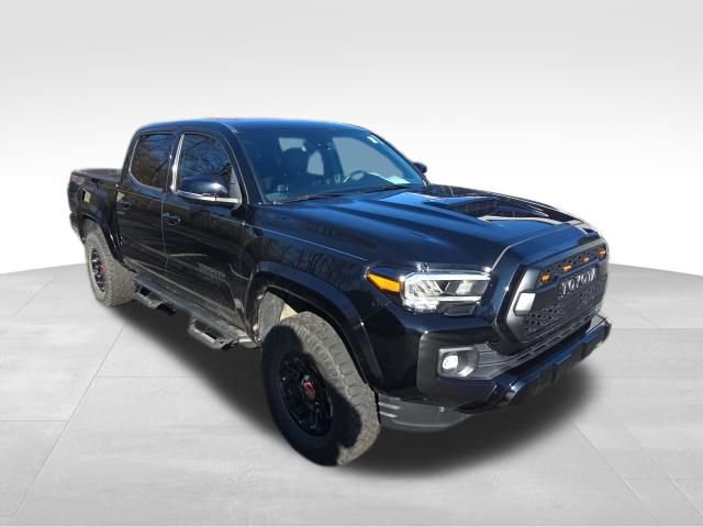 Used 2022 Toyota Tacoma TRD Sport w/ TRD Premium Sport Package image 8