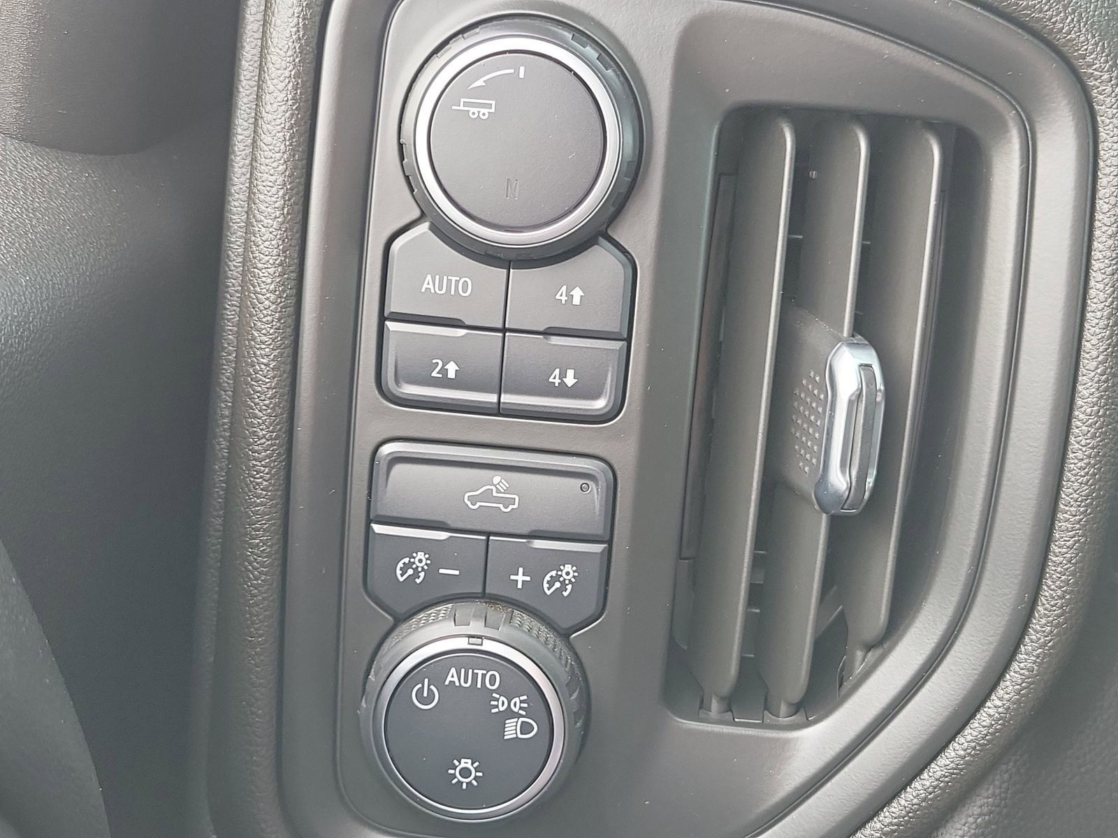 Used 2021 Chevrolet Silverado 1500 Custom Trail Boss image 16