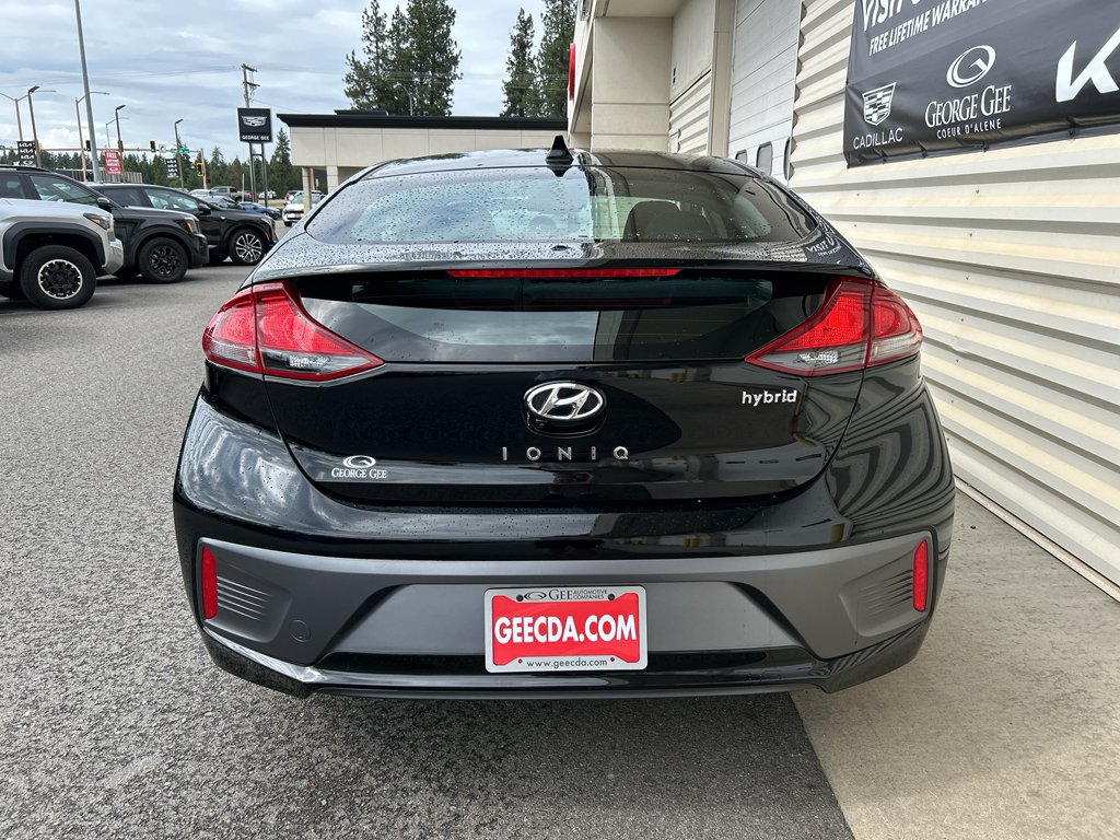 Used 2020 Hyundai Ioniq SE FWD image 5