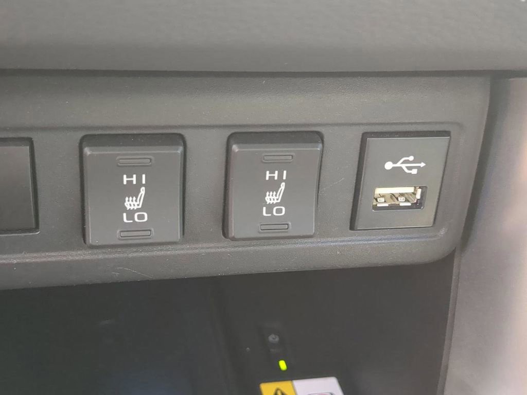 Used 2022 Toyota Corolla Cross XLE FWD image 26