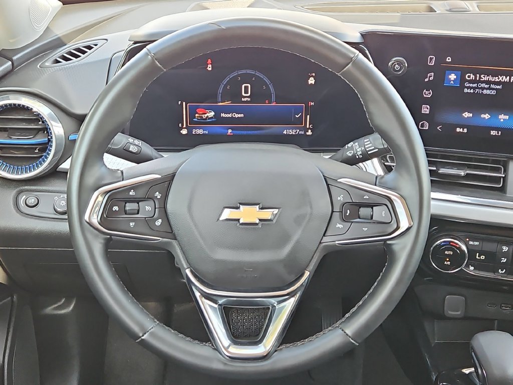 Used 2025 Chevrolet Trax LT w/ LT Convenience Package FWD image 23
