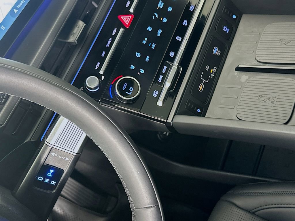 Certified 2025 Hyundai Santa Fe Calligraphy image 17