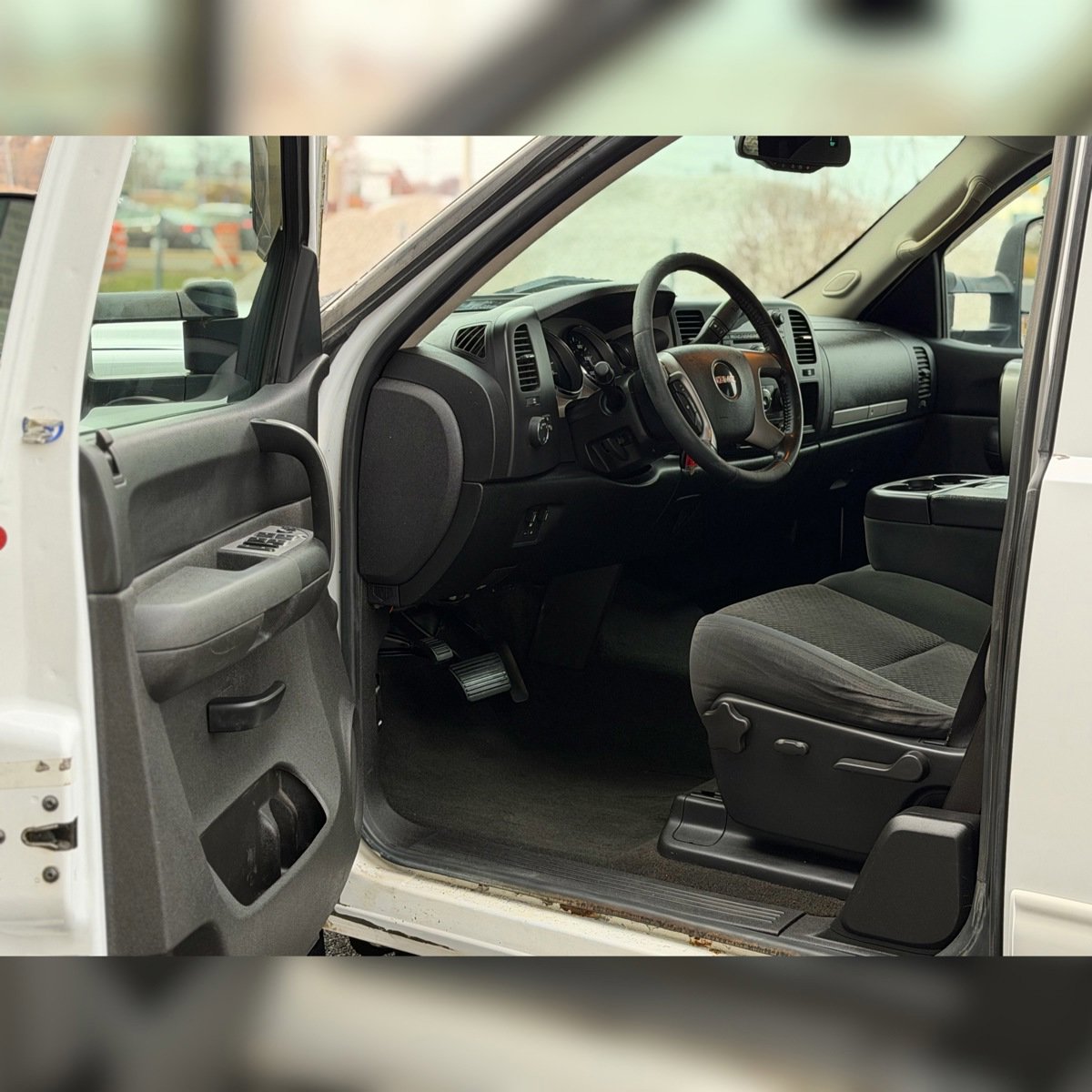 Used 2008 GMC Sierra 2500 SLE w/ Z71 Off-Road Package image 6