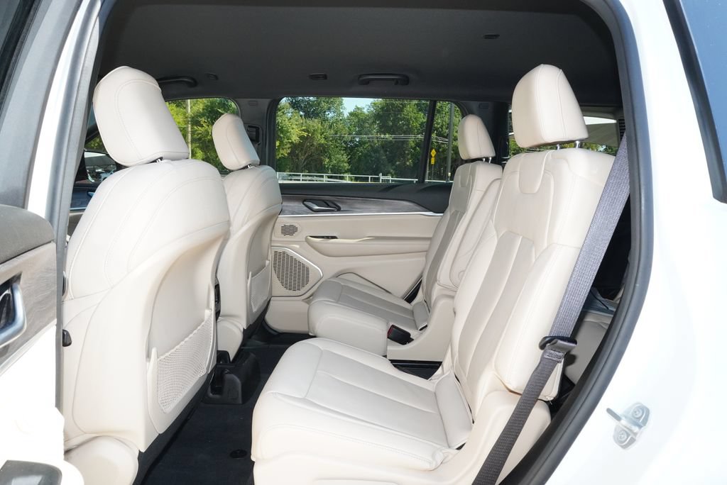Used 2023 Jeep Grand Cherokee L Limited w/ Trailer Tow Group (B) AWD/4WD image 30