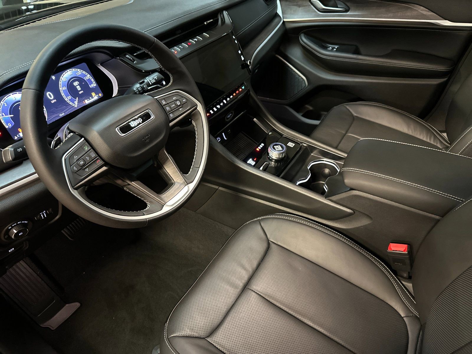 New 2026 Jeep Grand Cherokee L Limited AWD/4WD image 9