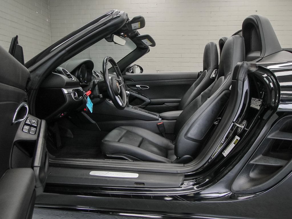 Used 2018 Porsche 718 Boxster RWD image 12
