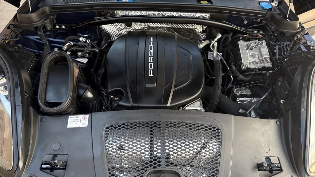 Used 2019 Porsche Macan AWD/4WD image 14