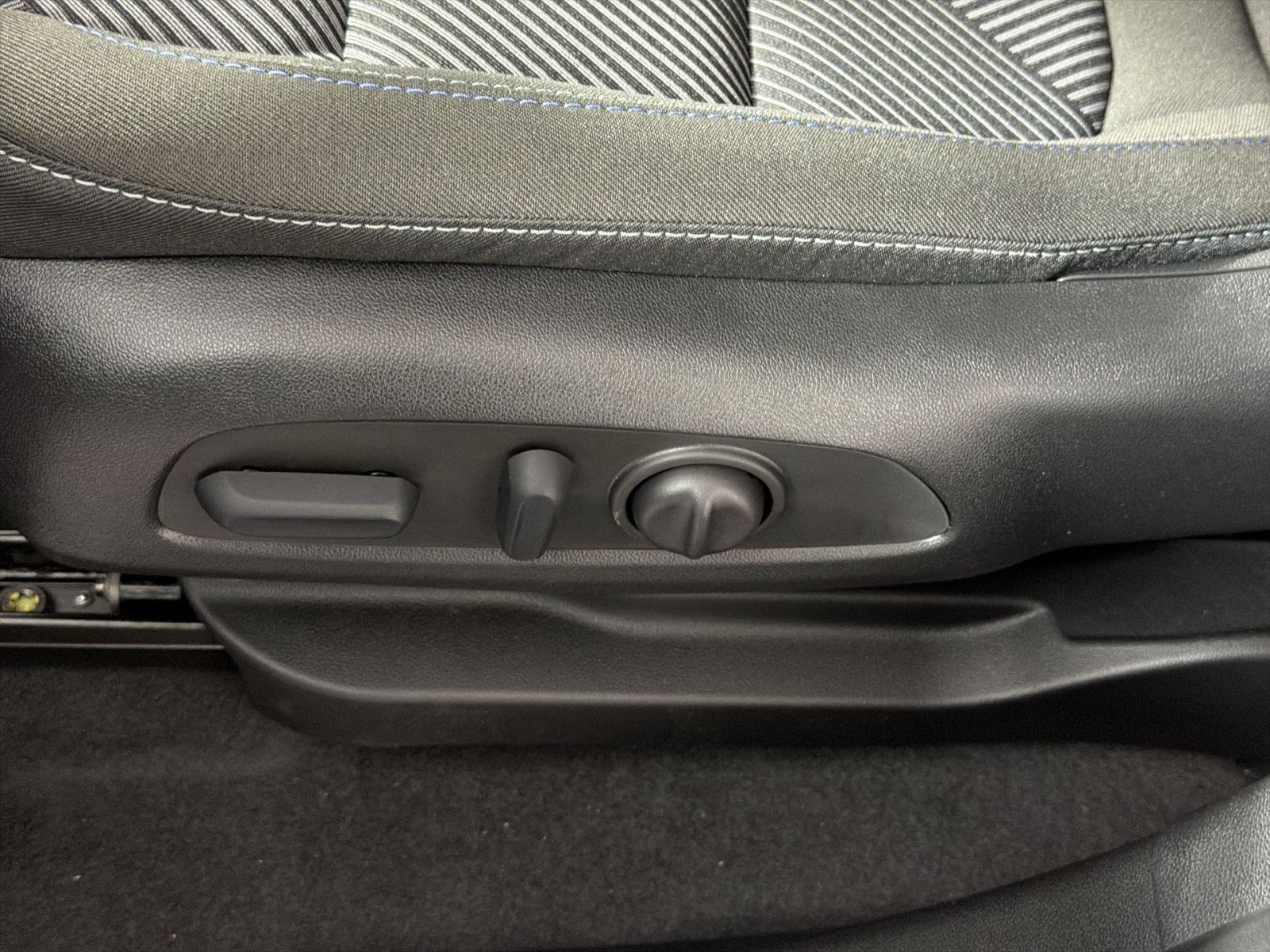 New 2027 Chevrolet Bolt LT w/ Comfort Package FWD image 14