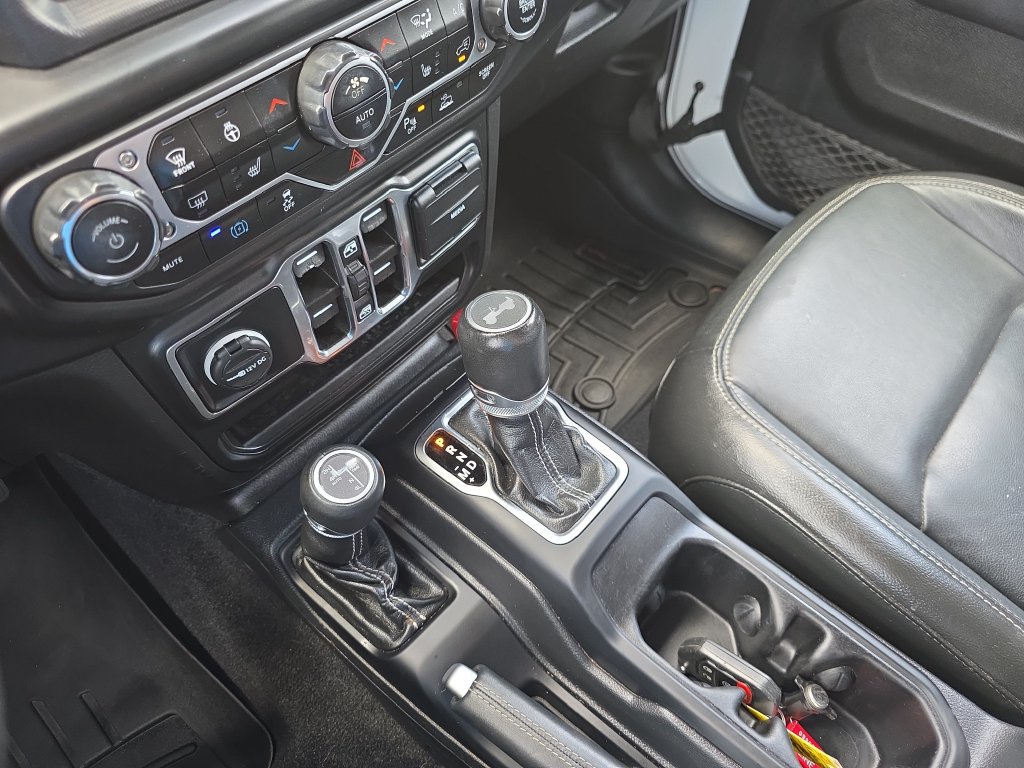 Used 2022 Jeep Wrangler Unlimited Sahara w/ Cold Weather Group AWD/4WD image 28