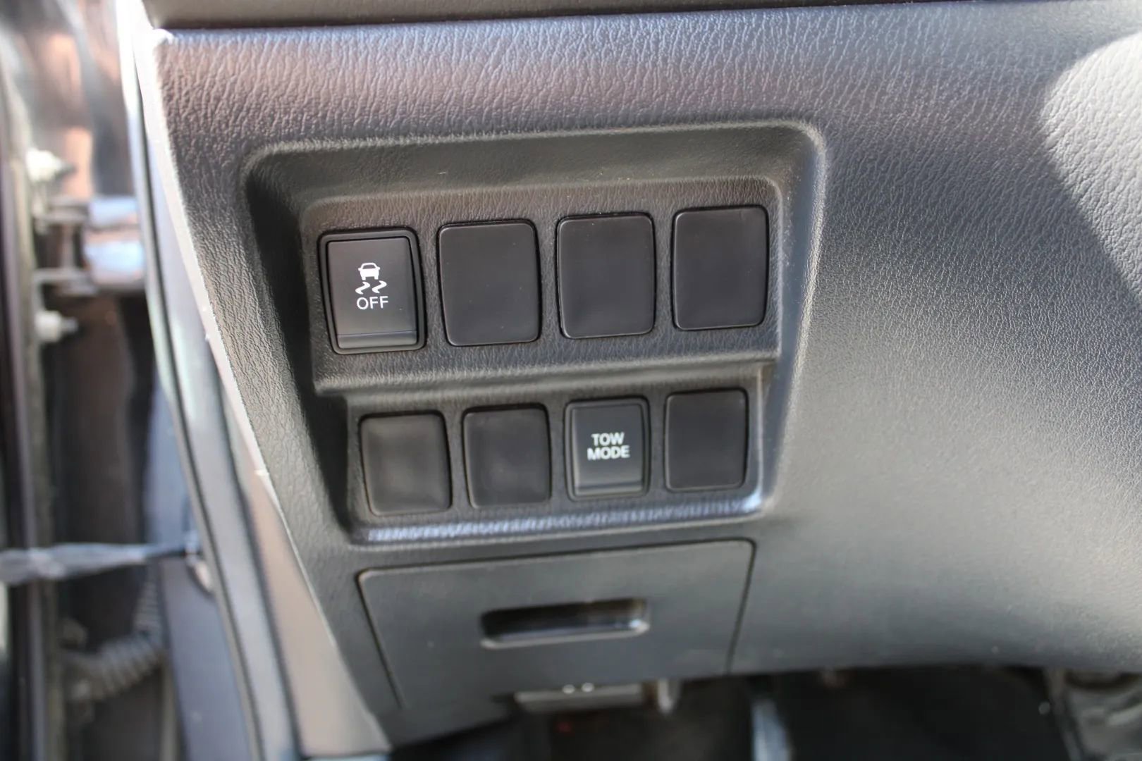 Used 2014 Nissan Pathfinder S image 26