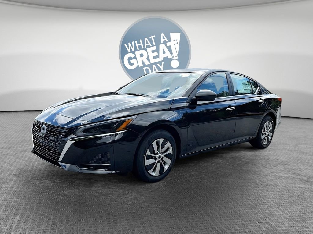 Used 2025 Nissan Altima 2.5 S image 3