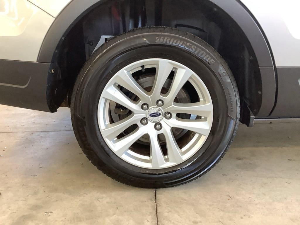 Used 2019 Ford Explorer XLT w/ Equipment Group 202A AWD/4WD image 26