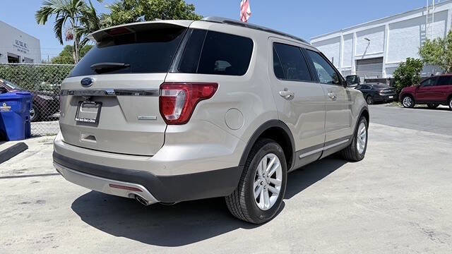 Used 2017 Ford Explorer XLT w/ Equipment Group 202A FWD image 19