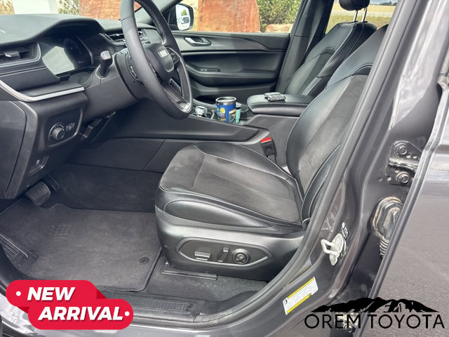 Used 2024 Jeep Grand Cherokee Altitude AWD/4WD image 17