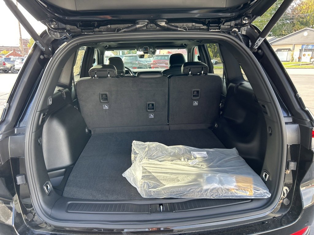 New 2025 Jeep Grand Cherokee image 3