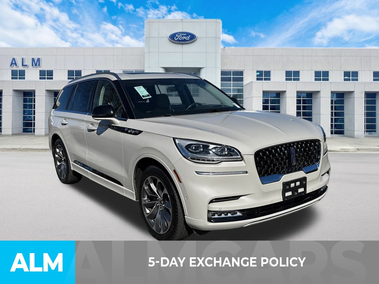 Used 2021 Lincoln Aviator Grand Touring w/ Equipment Group 301A image 4