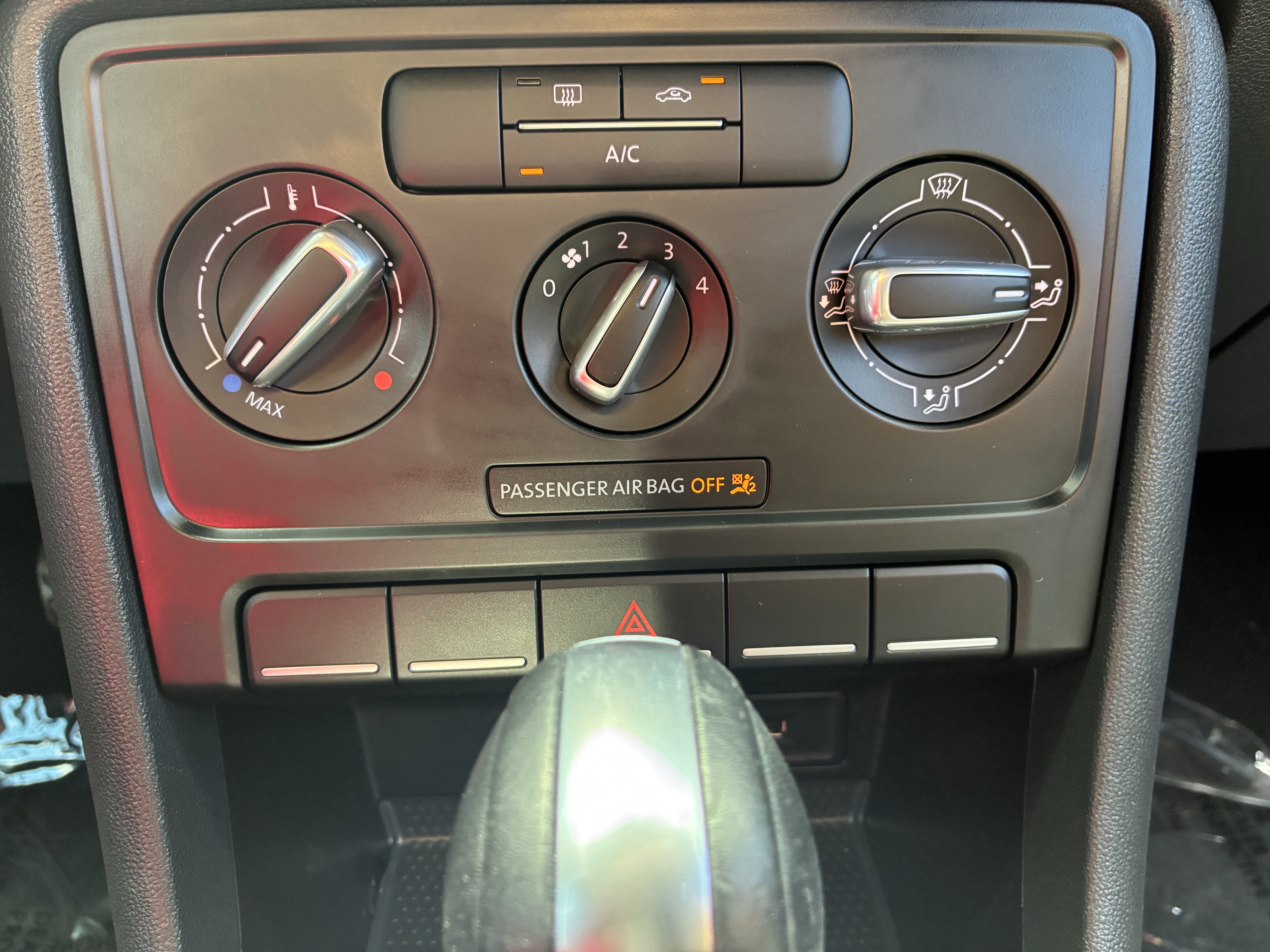 Used 2019 Volkswagen Beetle 2.0T S FWD image 27