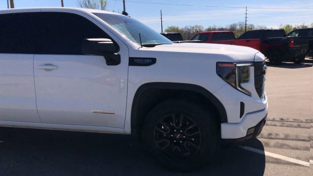Used 2025 GMC Sierra 1500 Elevation image 2